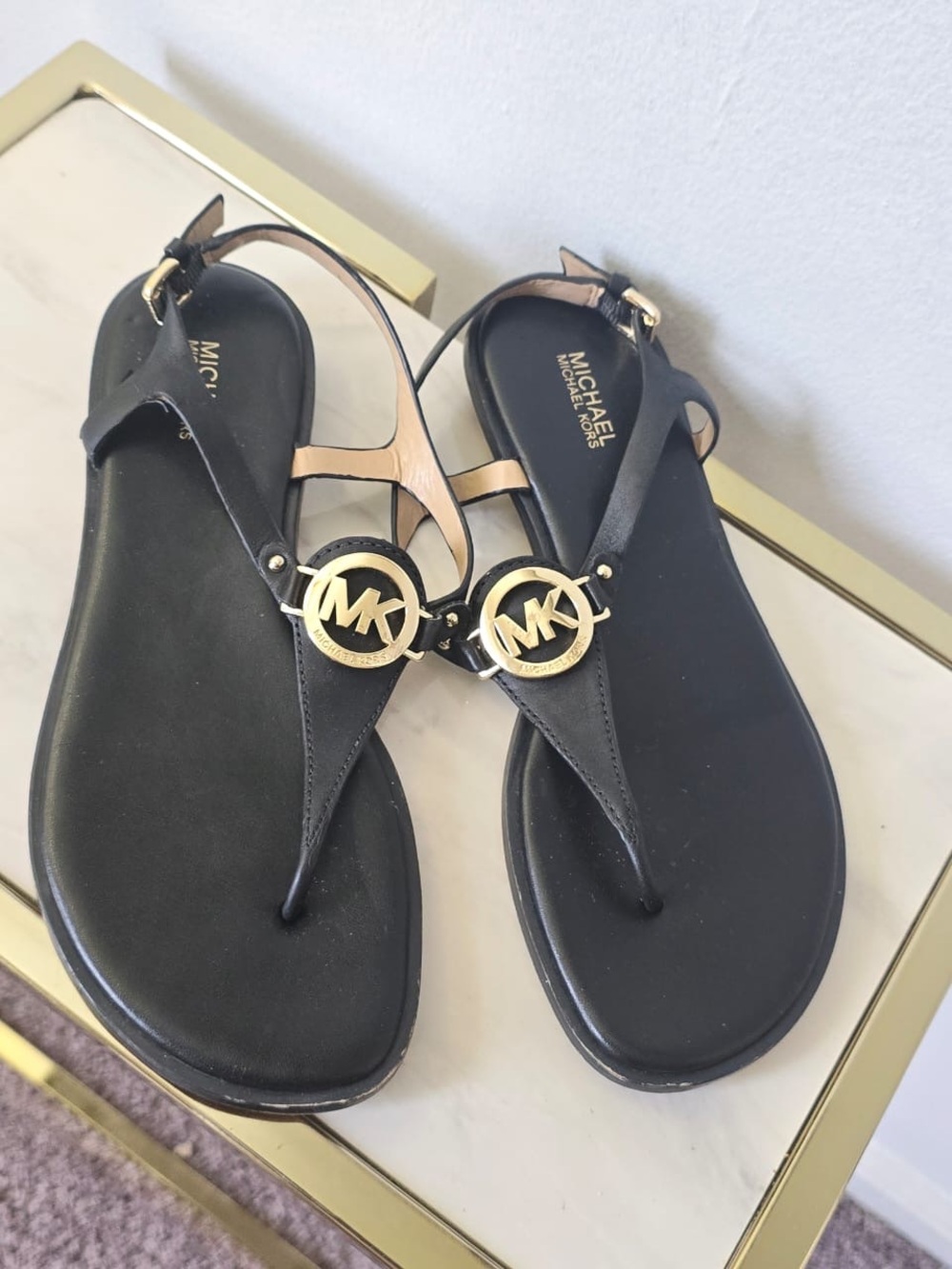 Micheal Kors Women Black sandals with Gold Accents US Size 7.5 - Picture 6 of 7
